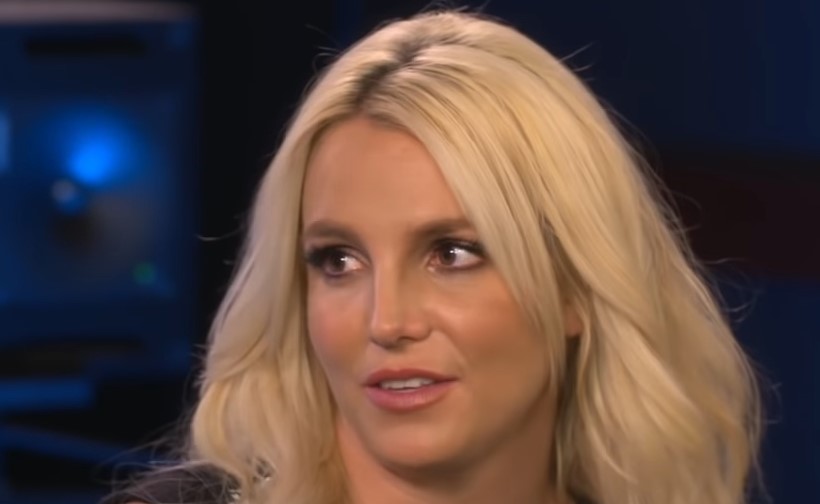 Why is Britney Spears Makeup Always Smudge