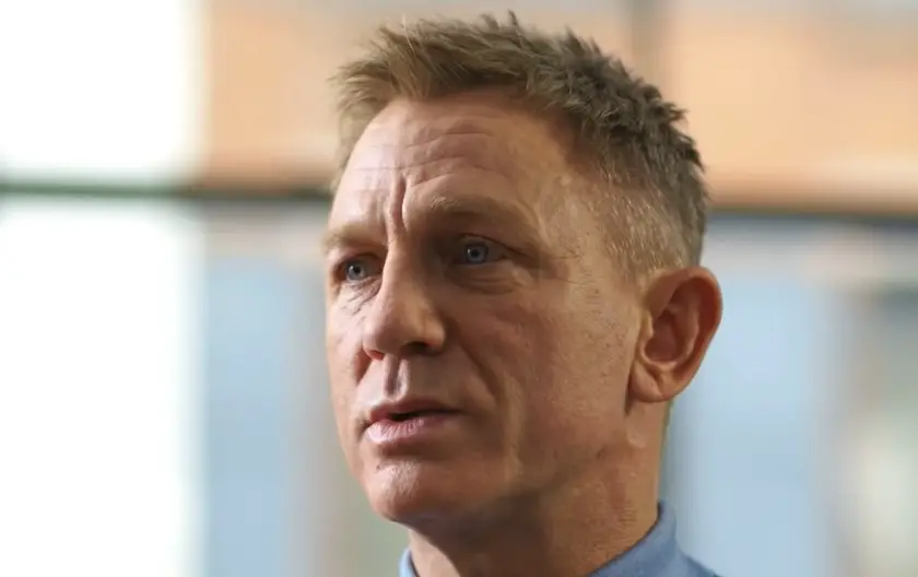 Why are Daniel Craig's Eyes So Blue